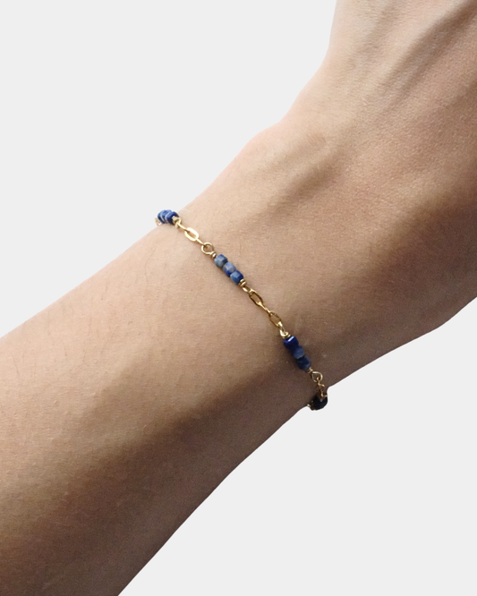 Bracciale con maglie allungate e pietre cubiche di lapislazzuli