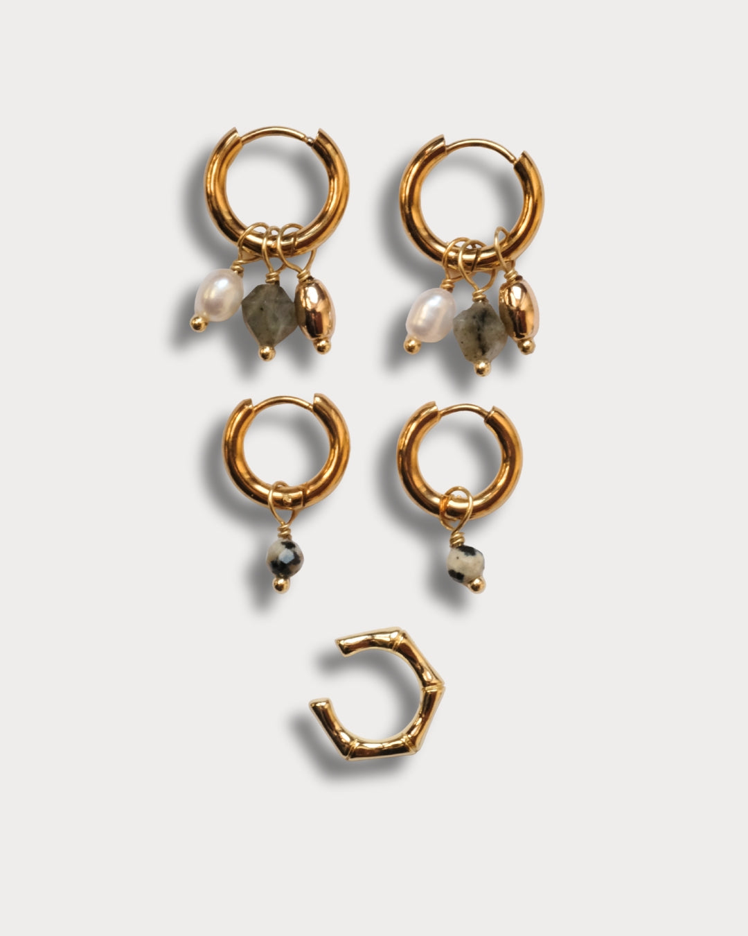 SET CON EARCUFF - Set di due paia di orecchini e earcuff con pietre di labradorite e perle di diaspro dalmata