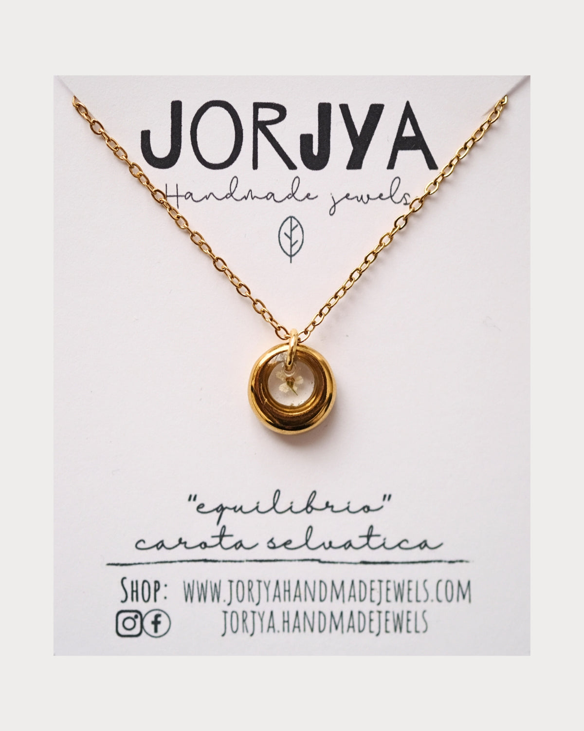 Collana "equilibrio" con pendente dorato con un fiore di carota selvatica
