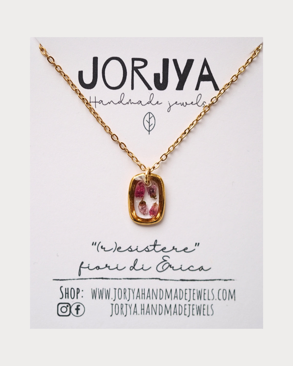 Collana "(r)esistere" con pendente dorato con fiori di Erica rosa e fucsia