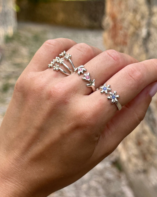 Anello in argento 925 regolabile a forma di tulipani con frammenti di fiori