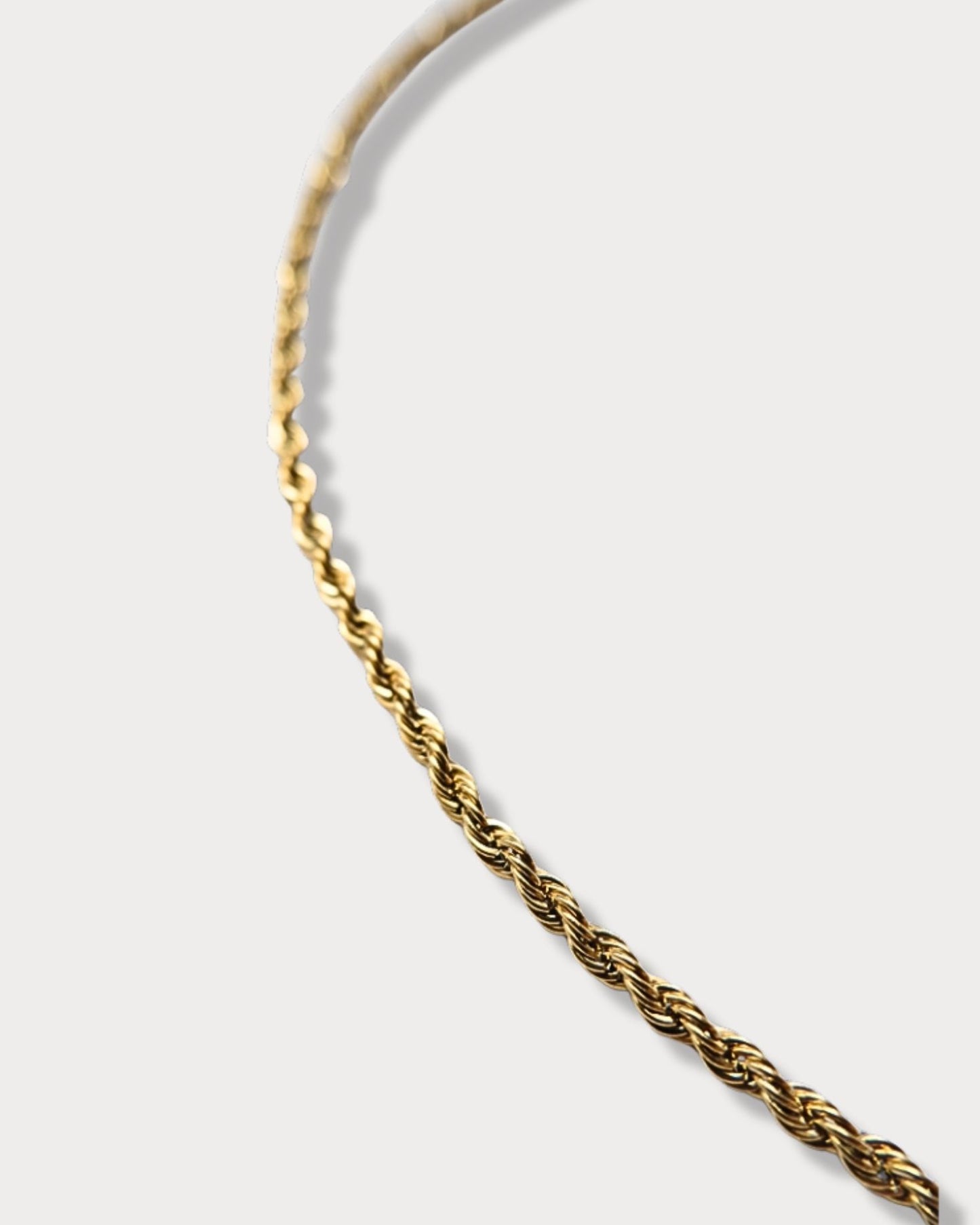 Collana a maglia intrecciata con pendente a forma di cuore e perla di fiume