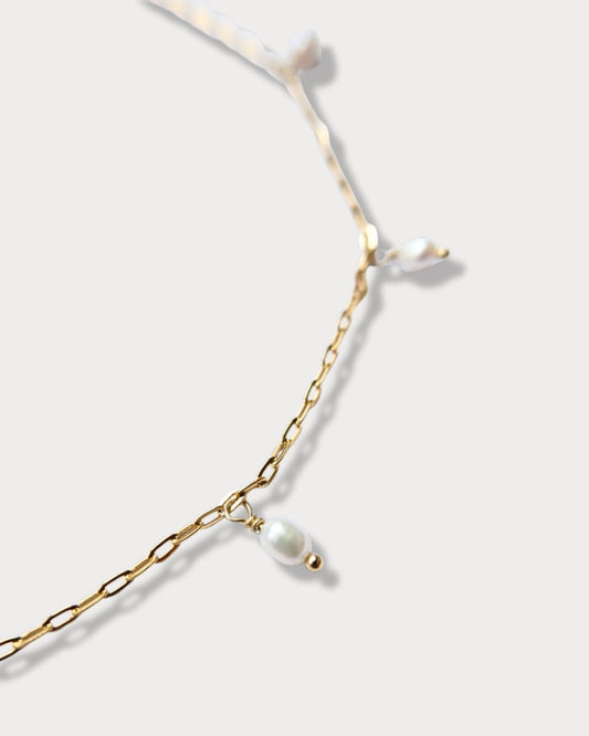 Collana a maglie sottili allungate con perle di fiume