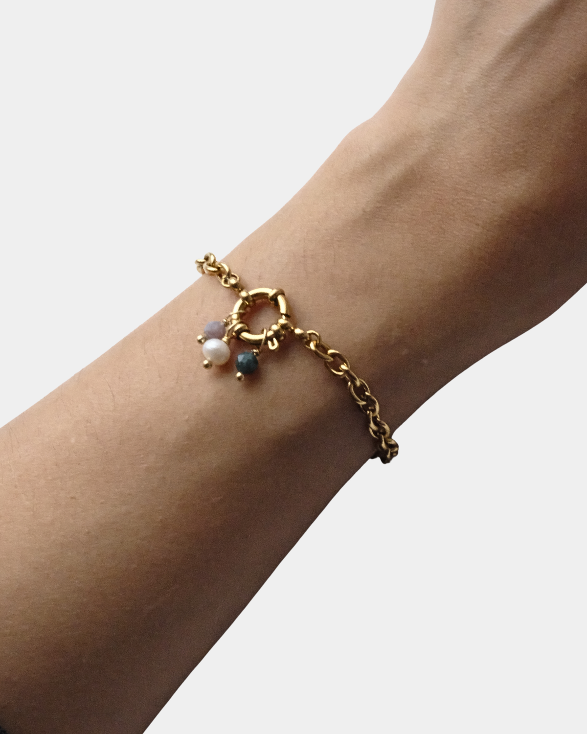 Bracciale con catena grande e chiusura con pietre di agata indiana e perla di fiume