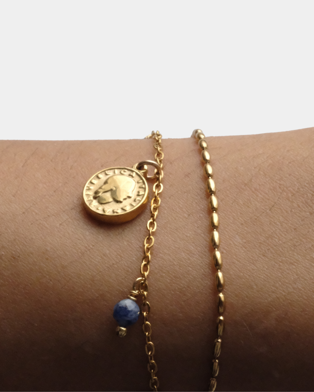 Bracciale con doppio filo con monetina e pietre di sodalite