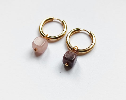 Orecchini a cerchio con pietra cubica irregolare di tormalina