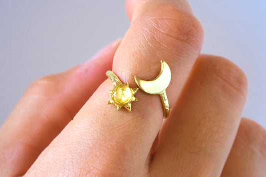 Anello BENEDETTA con dei petali di narciso