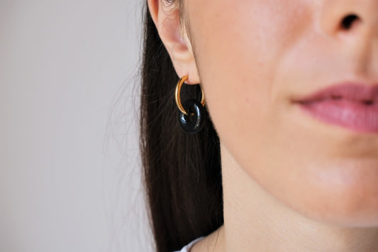 LE CIAMBELLE - Orecchini a cerchio con pietre a ciambella di onice nera - oro o argento