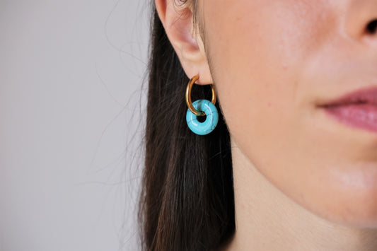 LE CIAMBELLE - Orecchini a cerchio con pietre a ciambella di pietra turchese - oro o argento