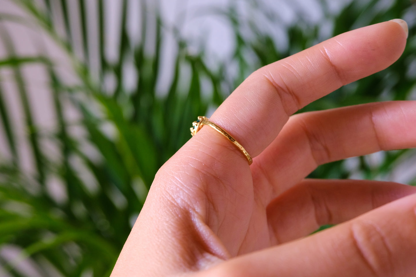 Anello con castone con pietra di malachite