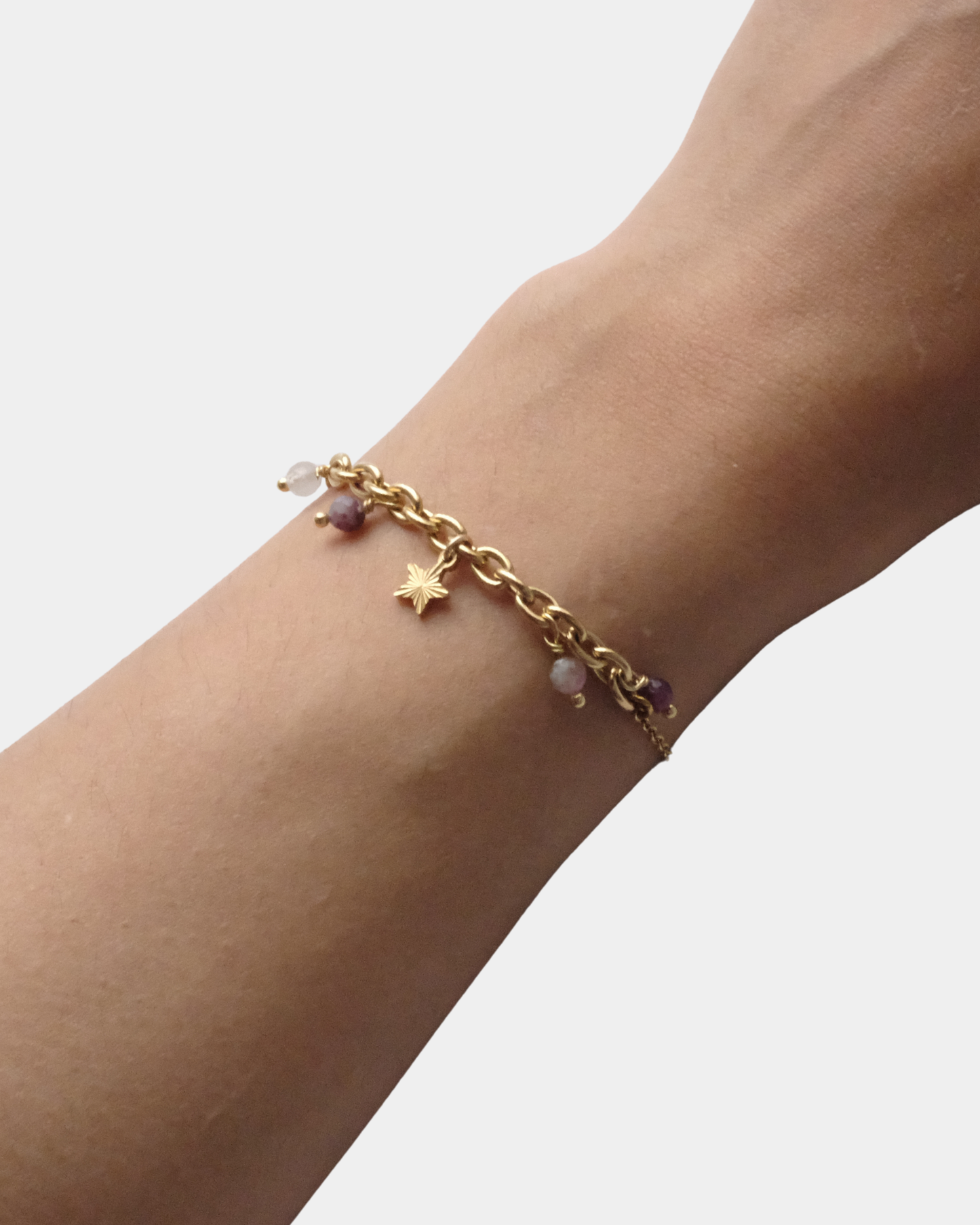 Bracciale con differenti maglie con pendente a forma di stella e pietre di tormalina