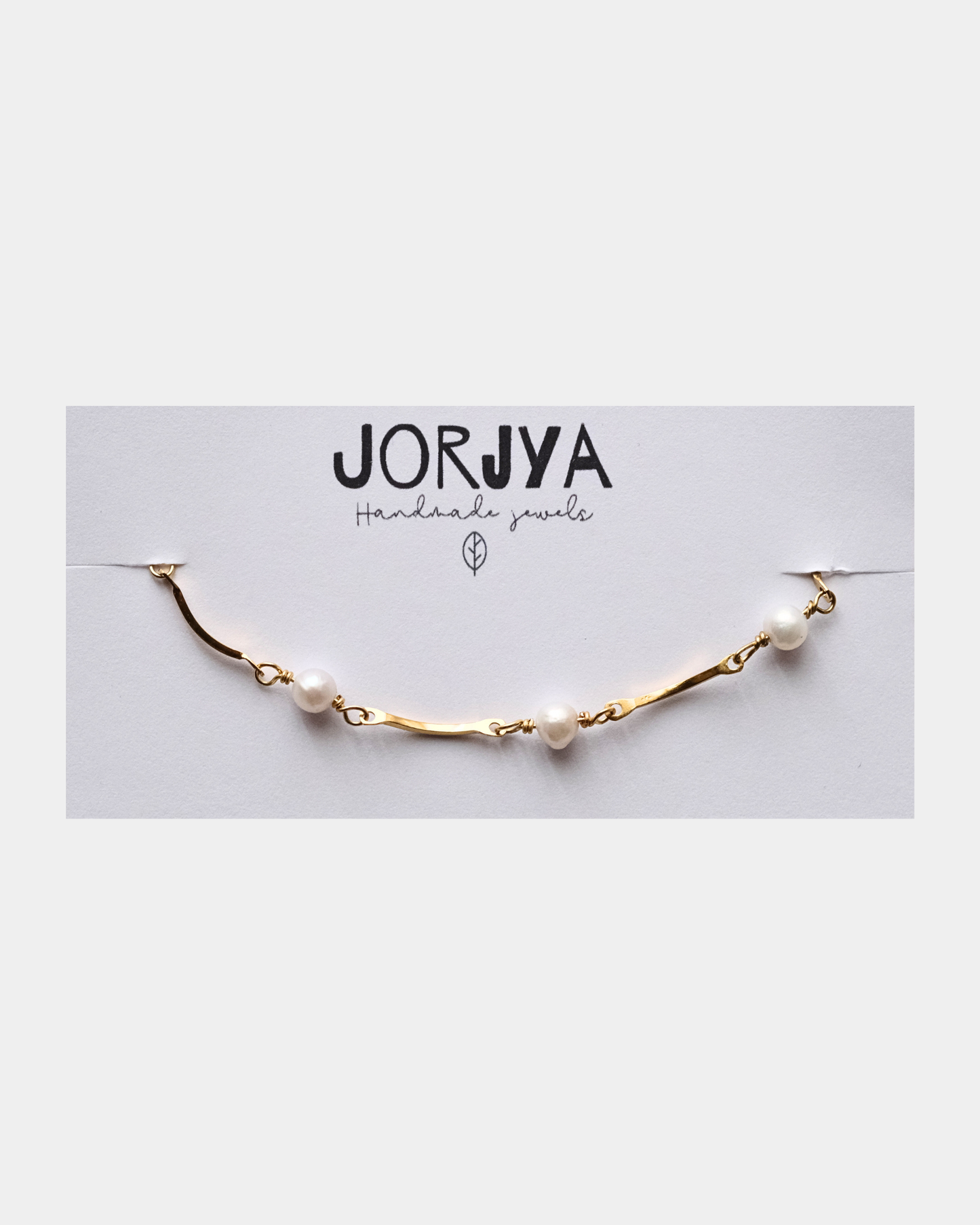 Bracciale con maglie ondulate e perle di fiume