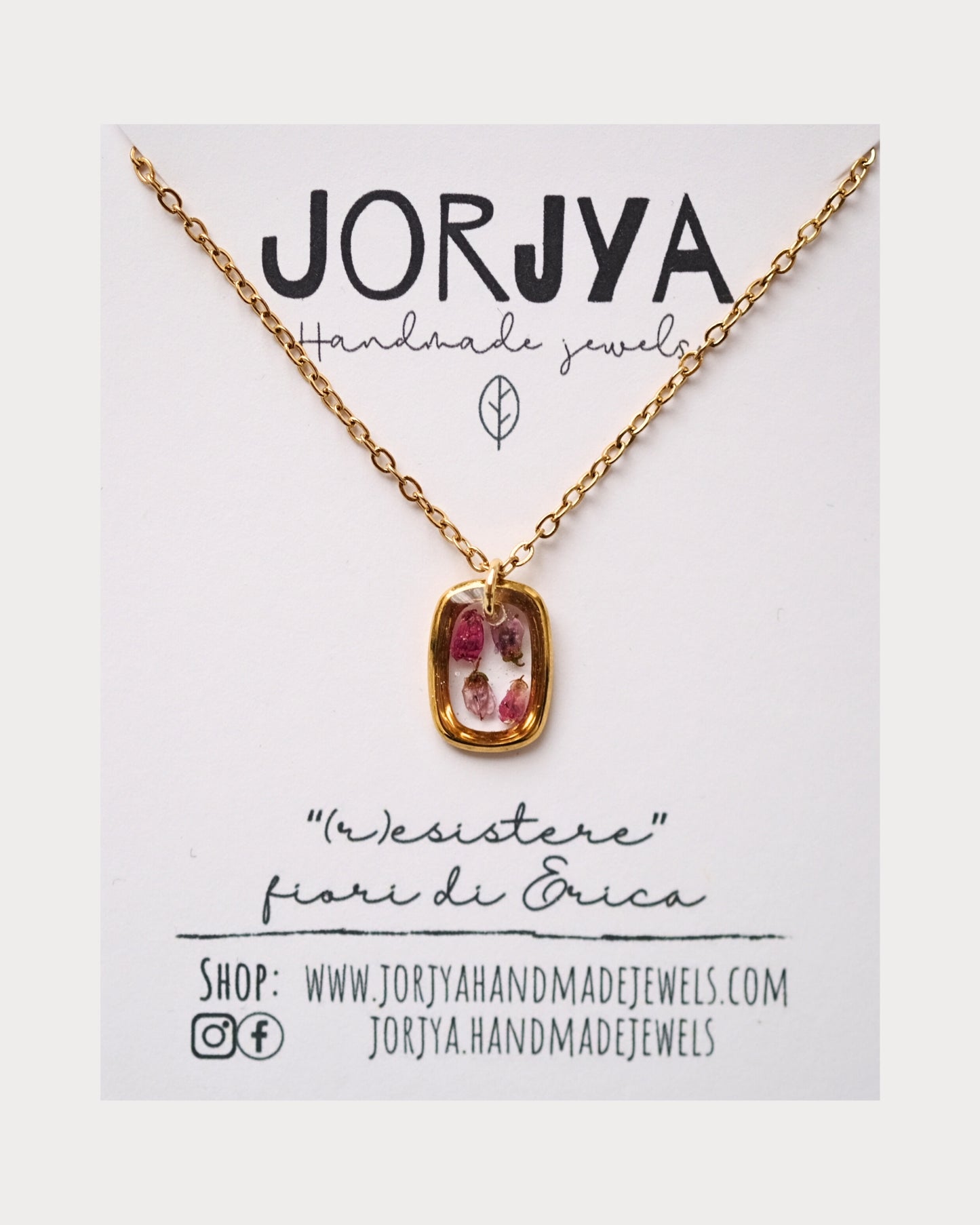Collana "(r)esistere" con pendente dorato con fiori di Erica rosa e fucsia