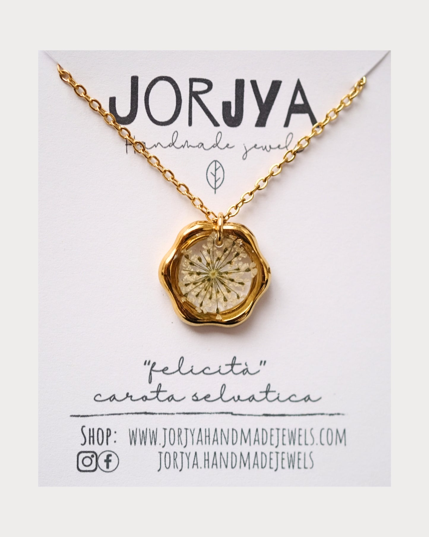 Collana "felicità" con pendente dorato con fiori di carota selvatica bianca