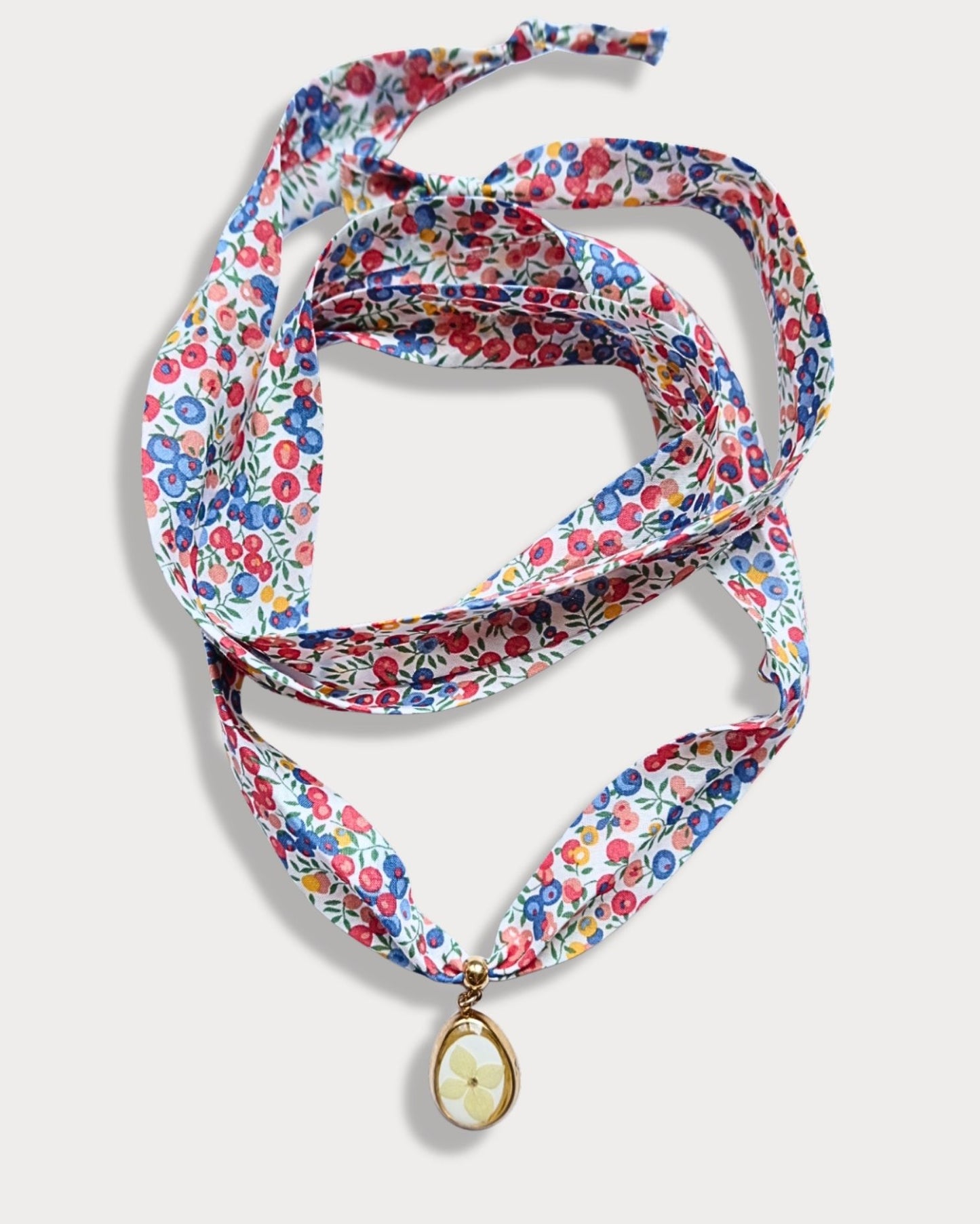 Collana in tessuto di cotone floreale con pendente con ortensia verde