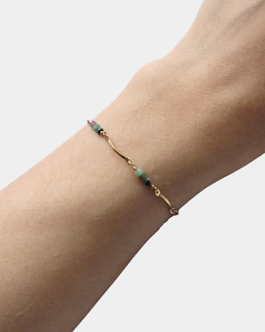 Bracciale con maglie ondulate e pietre di epidoto