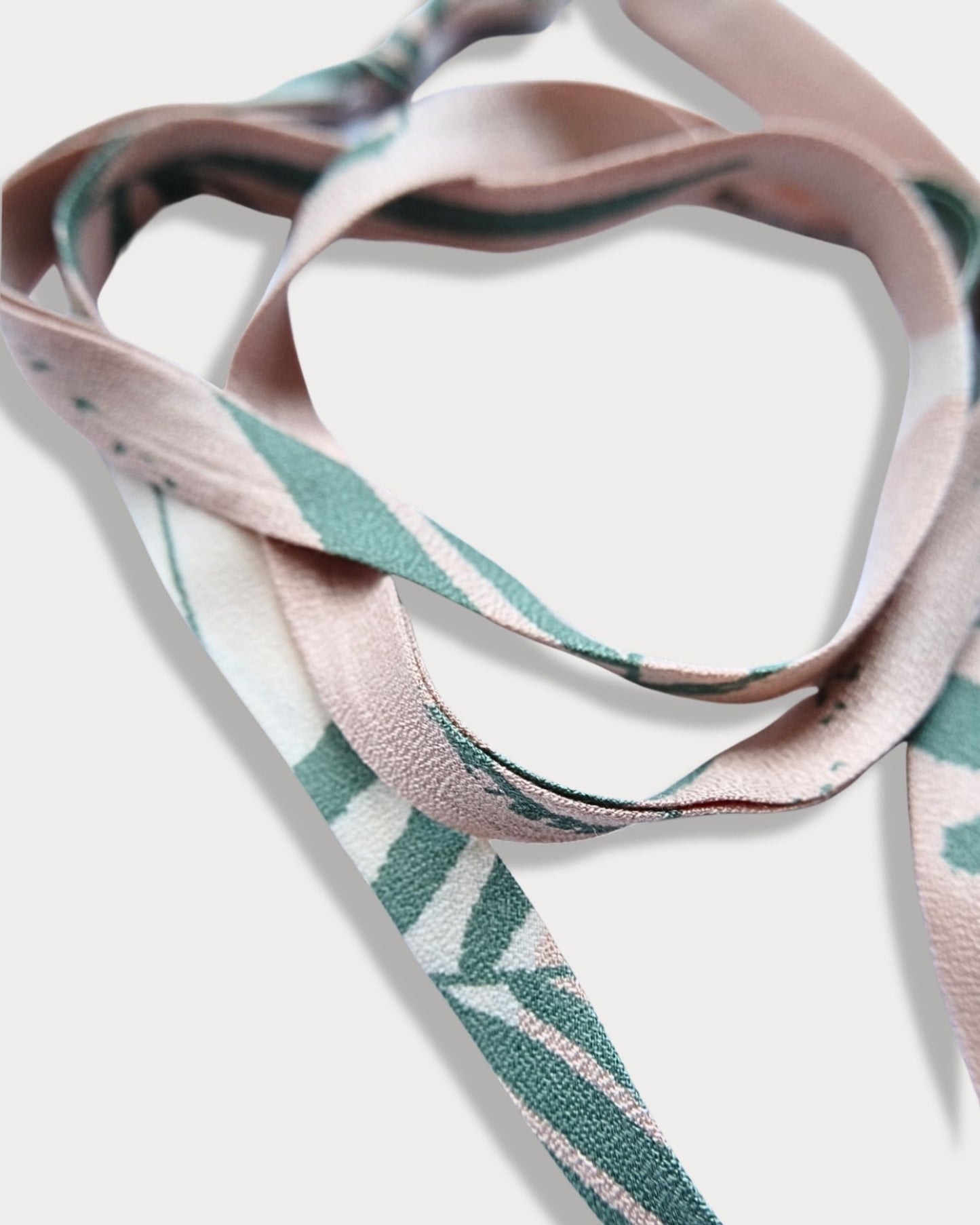 Collana in tessuto di cotone floreale con pendente con fiori di carota selvatica bianca