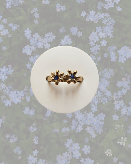 Anello in ottone regolabile a forma di non ti scordar di me con frammenti di fiori