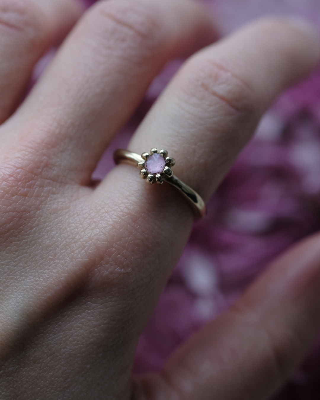 FIORE - Anello in ottone con frammenti di gerbera rosa