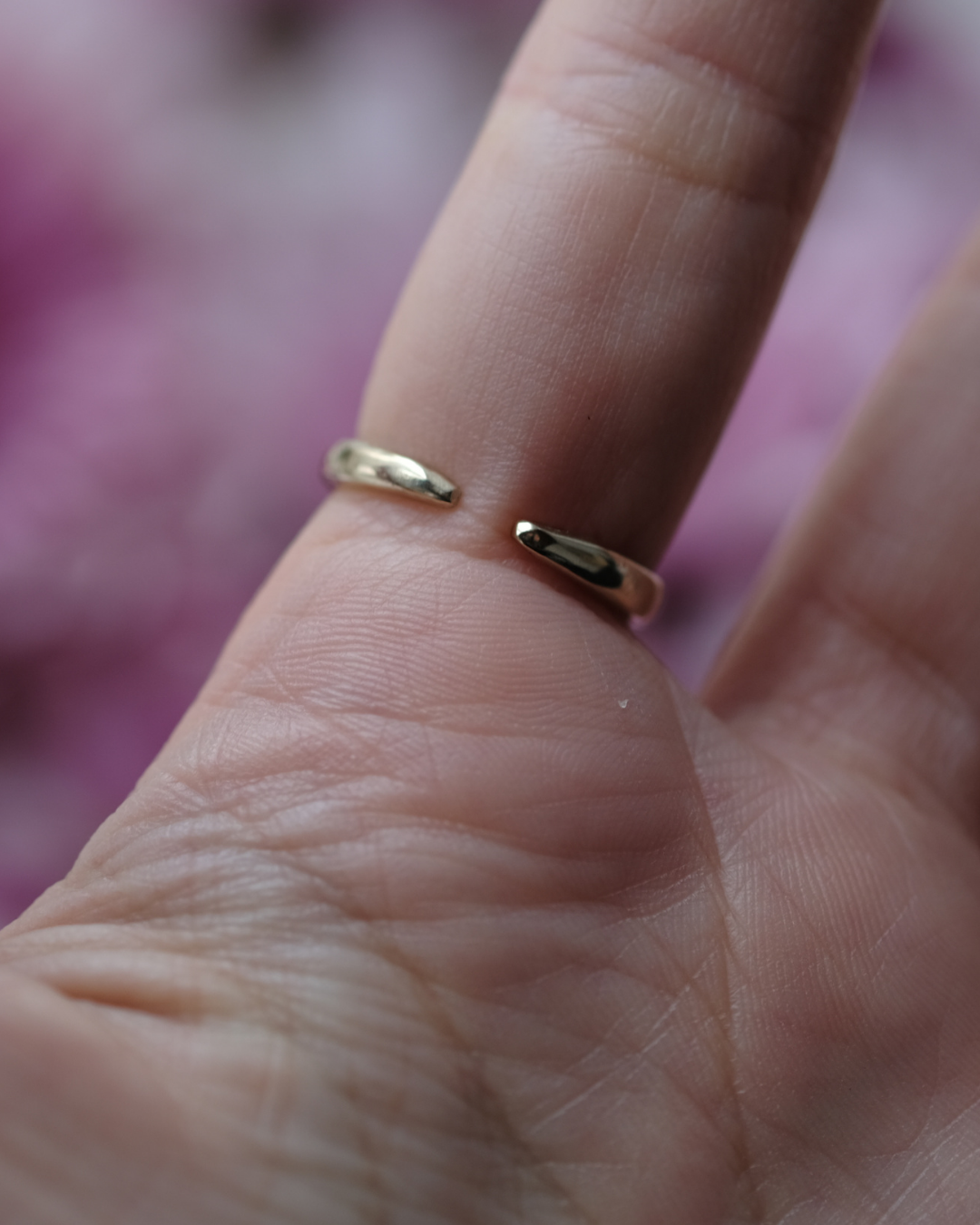 FIORE - Anello in ottone con frammenti di gerbera rosa