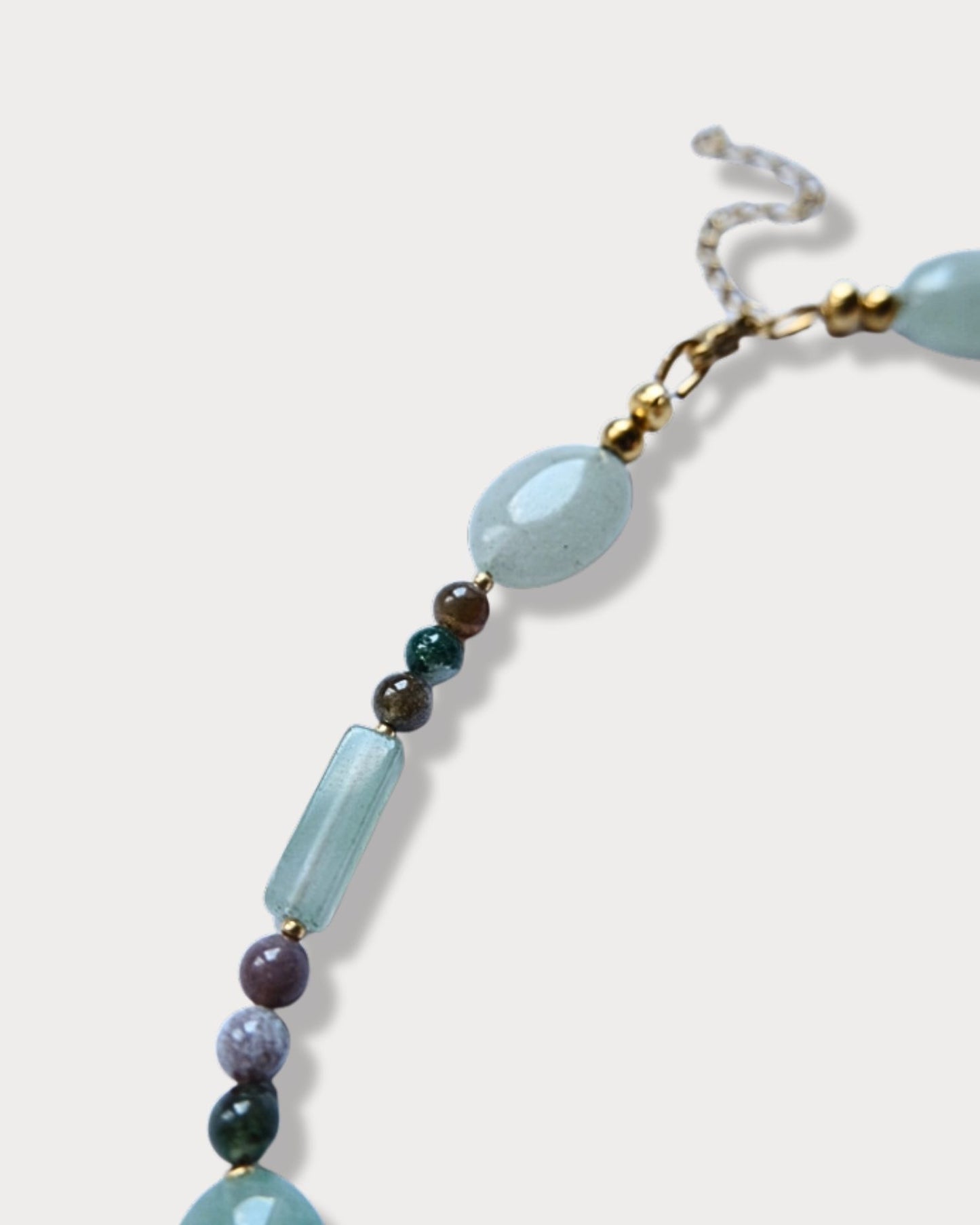 Collana girocollo di pietre naturali di avventurina e di agata indiana