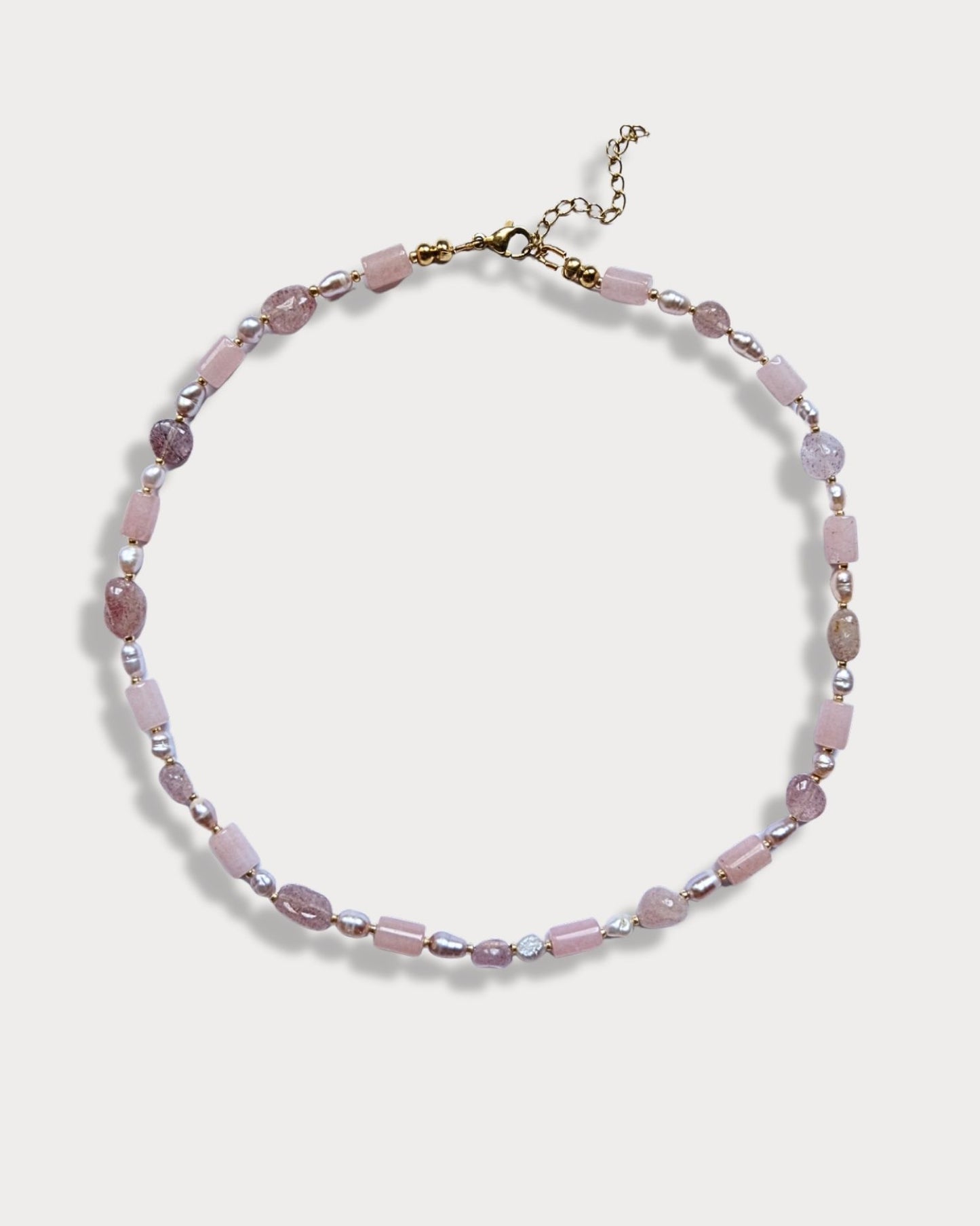Collana girocollo di pietre naturali di rodonite e di perle di fiume