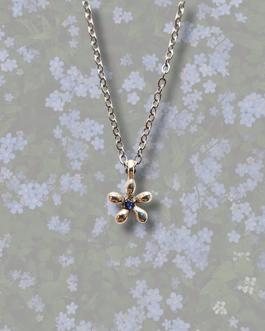 Collana con pendente a forma di non ti scordar di me in argento 925 con frammenti di petali