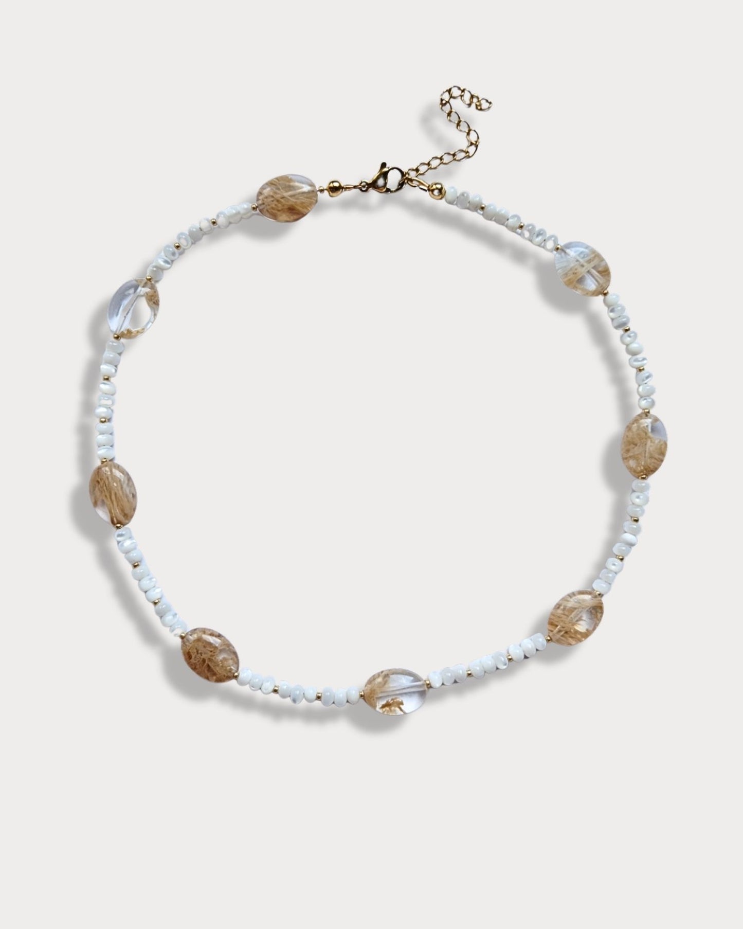 Collana girocollo di pietre naturali di giada gialla e di madreperle