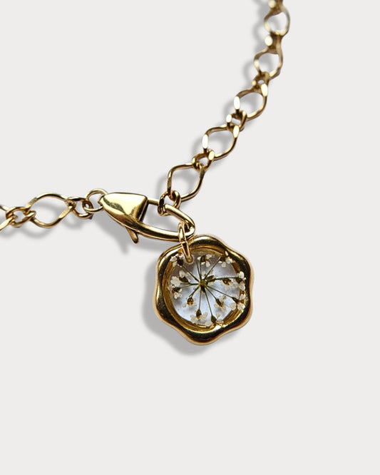Collana a maglie grandi con pendente con carota selvatica removibile