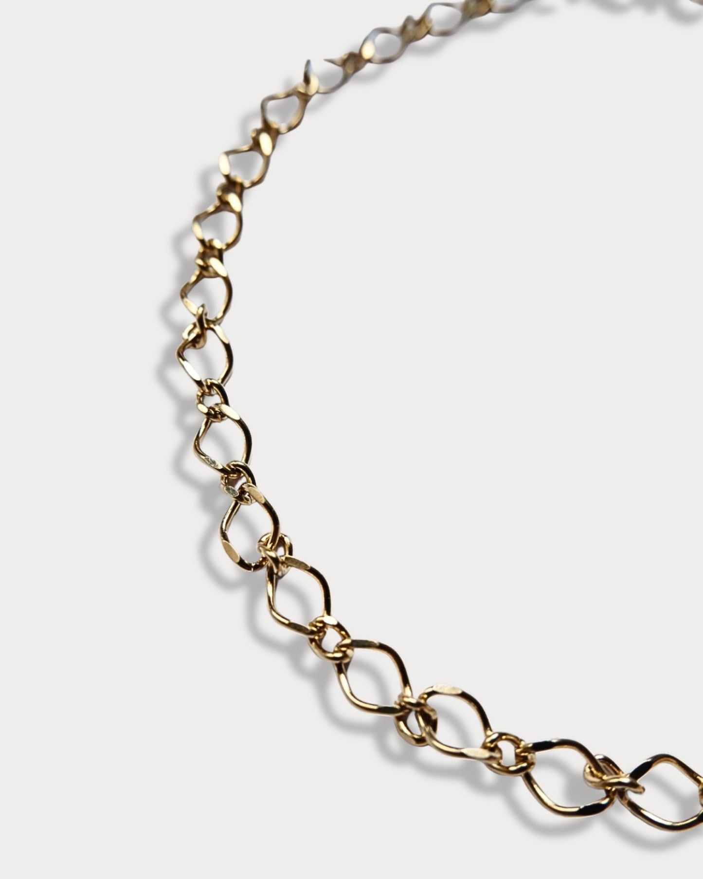 Collana a maglie grandi con pendente con carota selvatica removibile