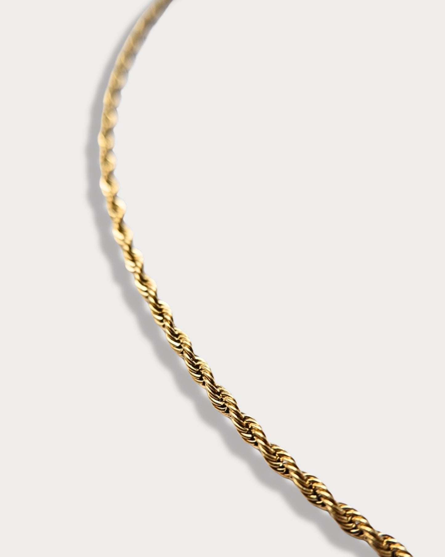 Collana a maglia intrecciata con pendente a forma di cuore, pietre di tormalina e perla di fiume