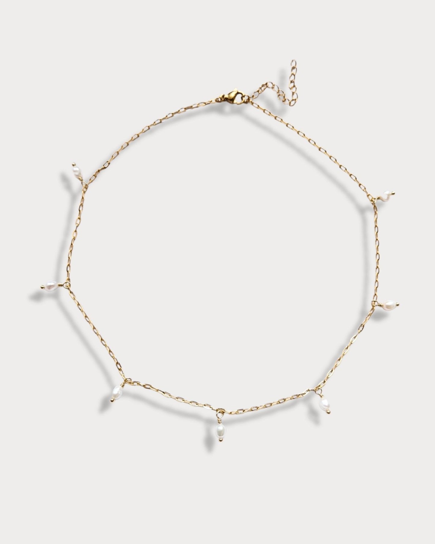 Collana a maglie sottili allungate con perle di fiume