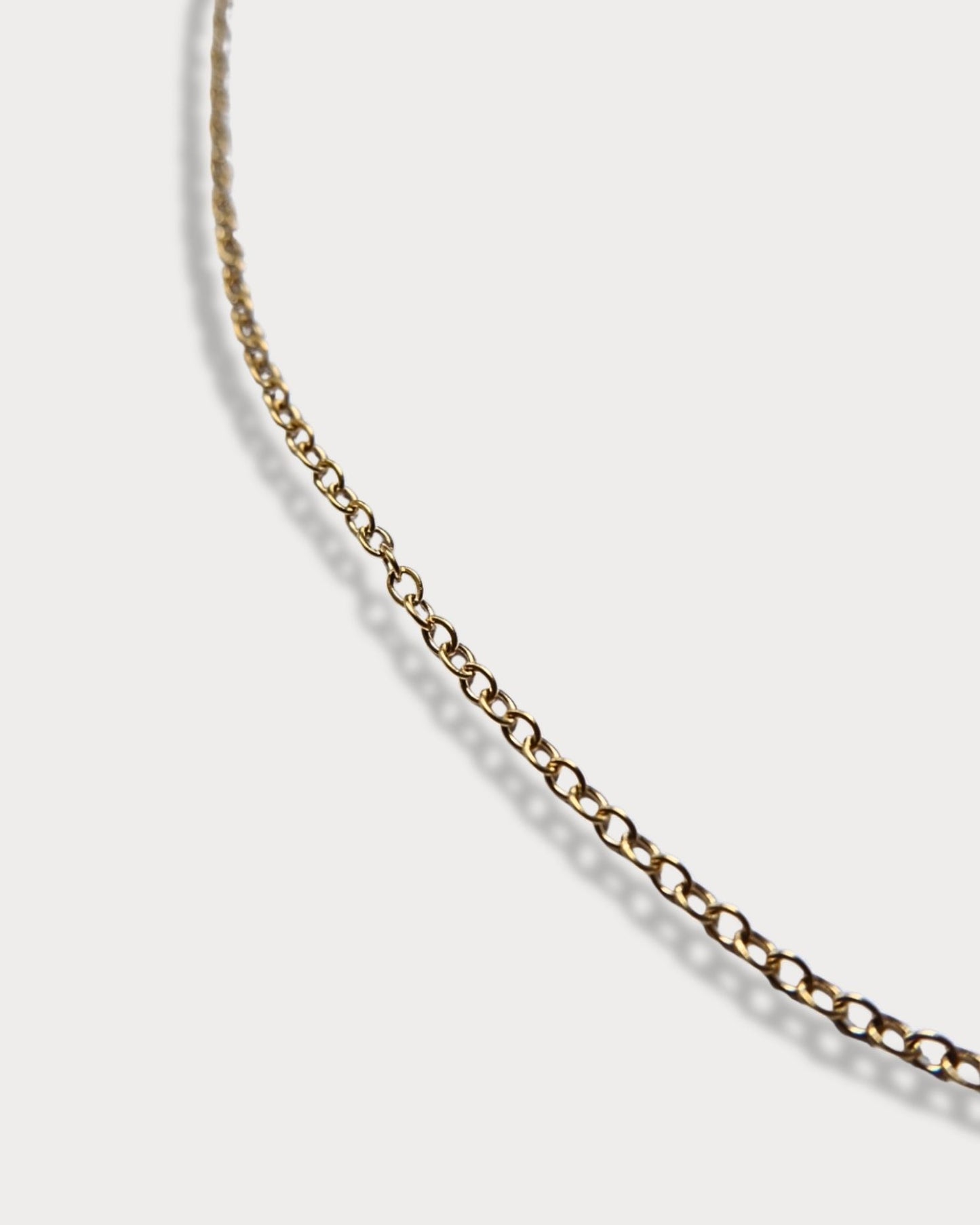 Collana a maglie sottili con pendente di perline a forma di cuore e perla di fiume