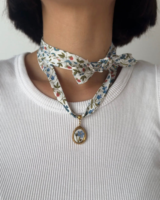 Collana in tessuto di cotone floreale con pendente con non ti scordar di me