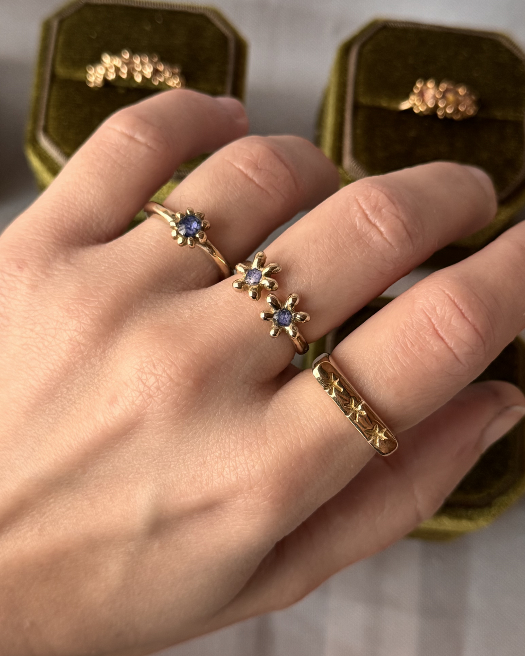 CIELO STELLATO - Anello in ottone geometrico regolabile con tre stelle