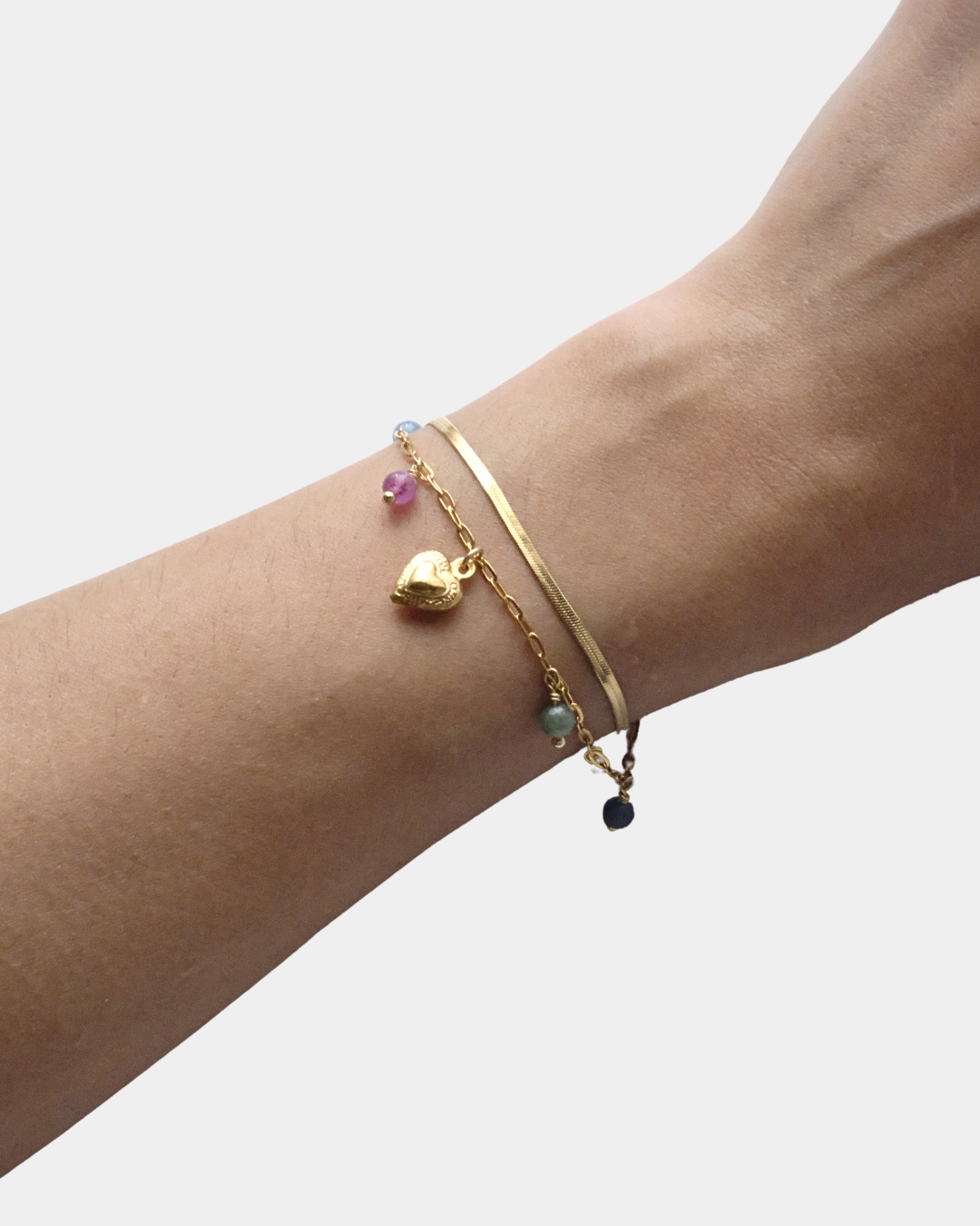 Bracciale con doppio filo con pendente a forma di cuore e pietre di tormalina
