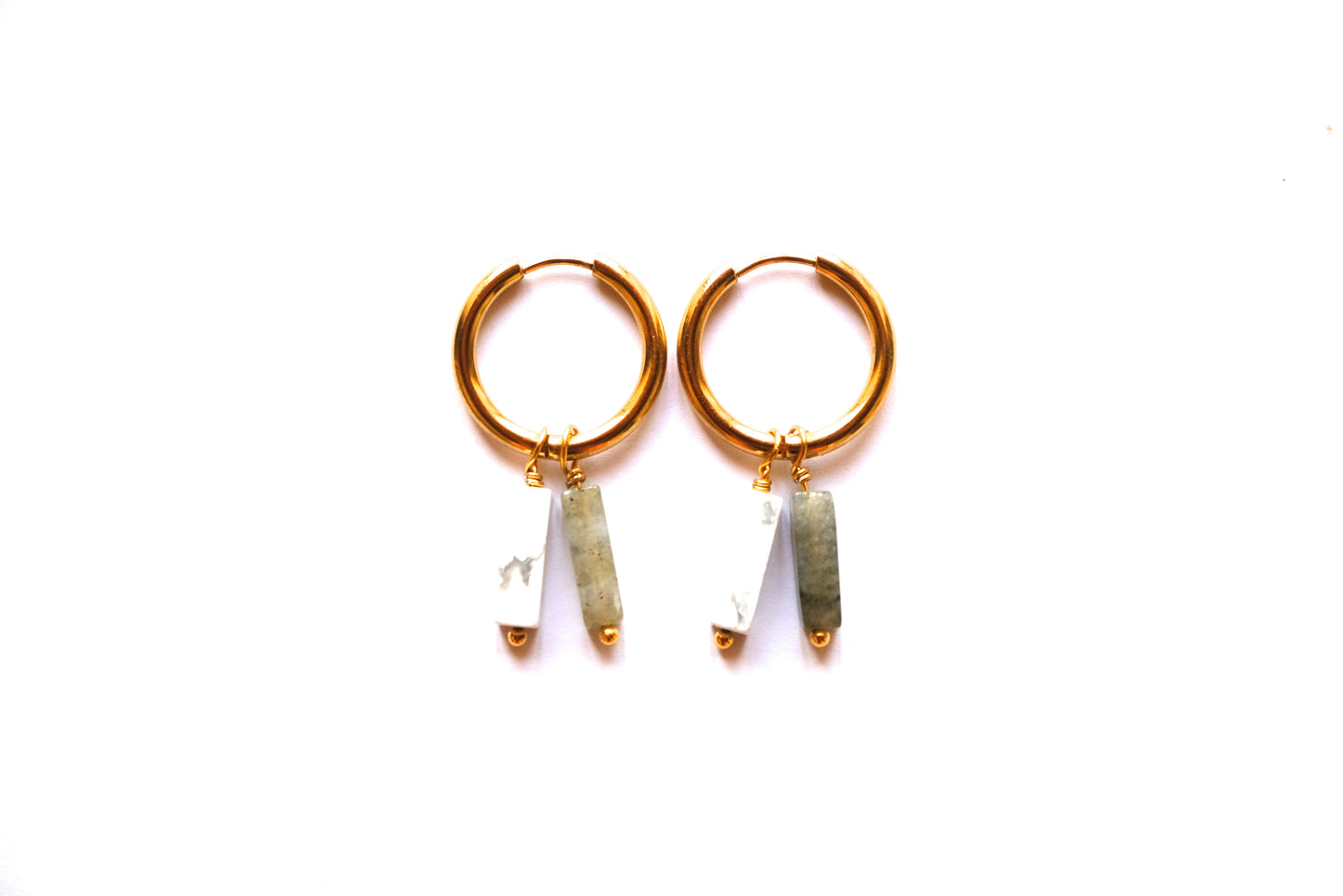 Orecchini a cerchio con doppia pietra di labradorite e howlite