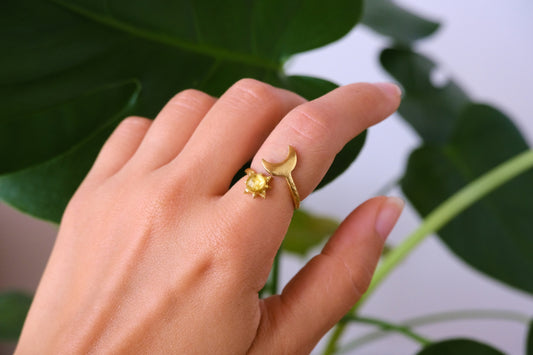 Anello BENEDETTA con dei petali di narciso