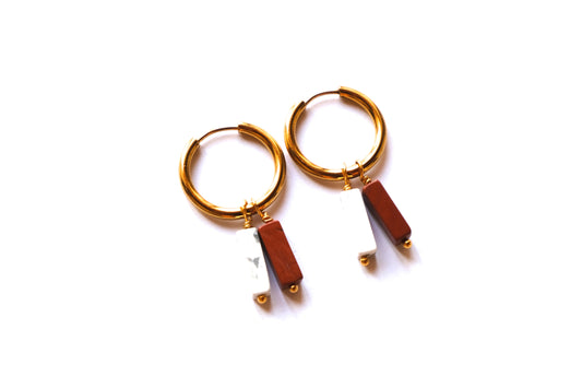 Orecchini a cerchio con doppia pietra di diaspro rosso e howlite