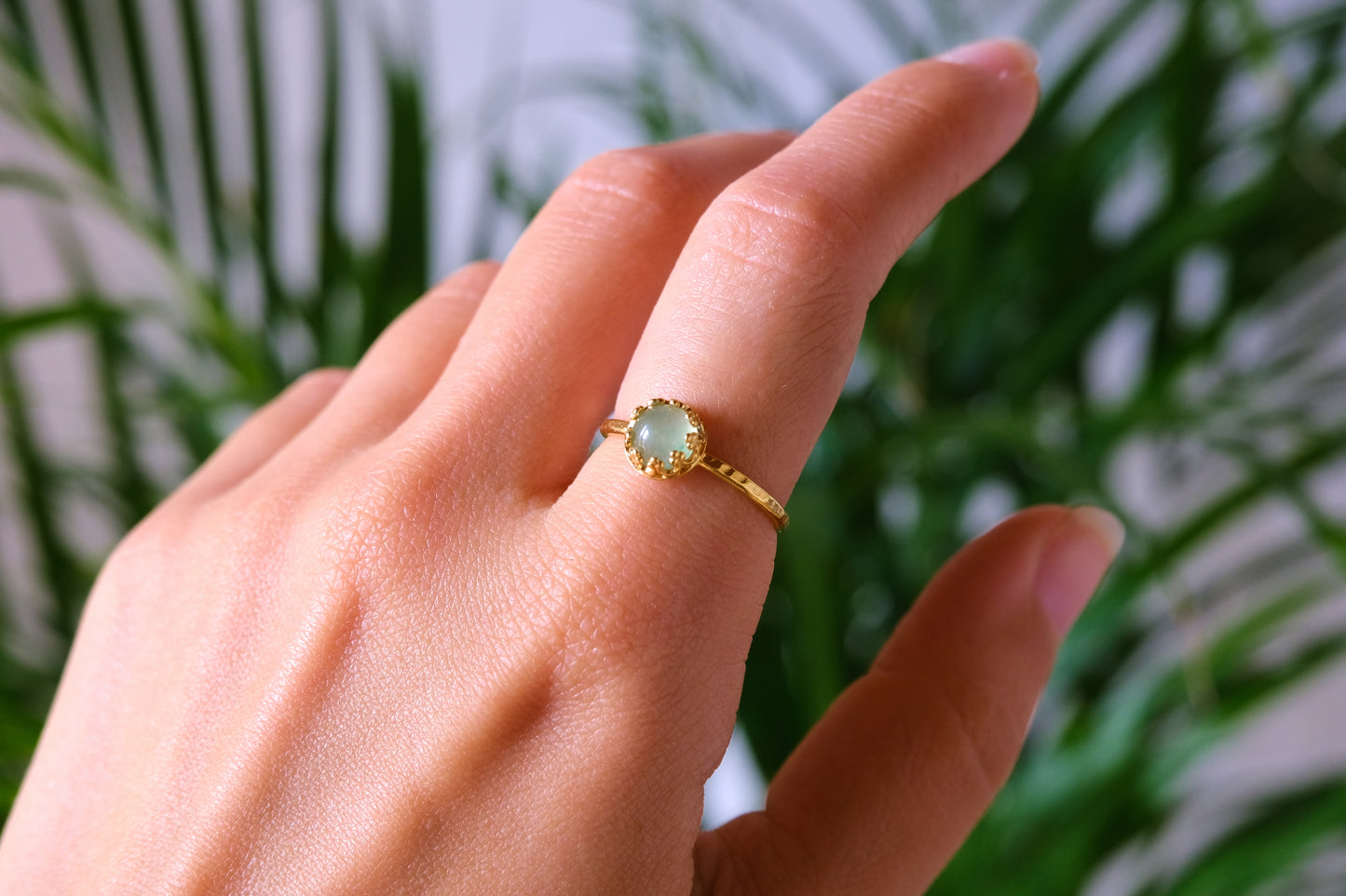 Anello con castone con pietra di avventurina