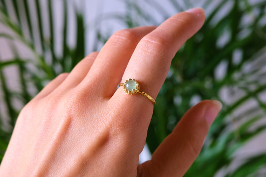 Anello con castone con pietra di avventurina