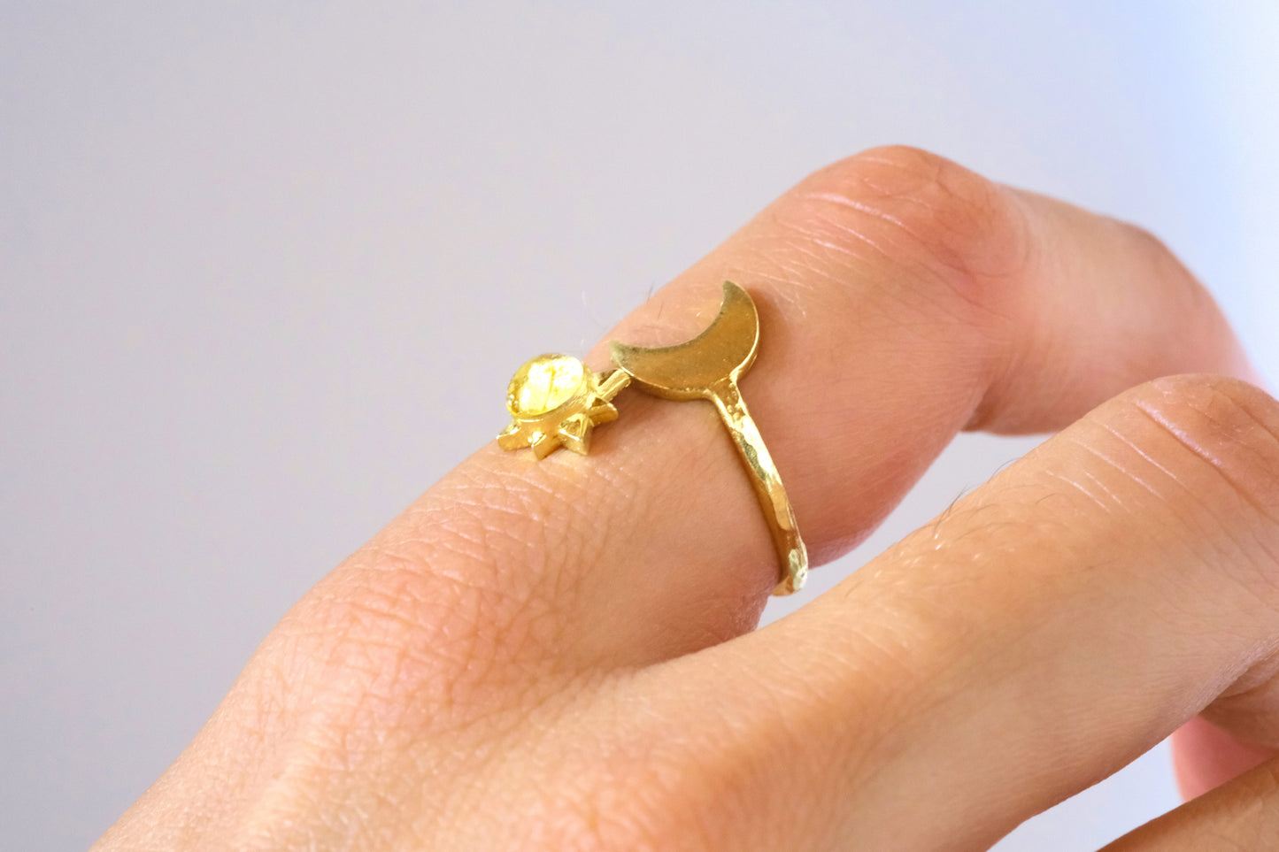 Anello BENEDETTA con dei petali di narciso