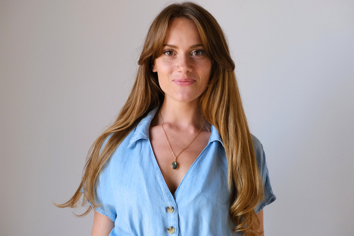 Collana con castone con fiori ovale e pietra di labradorite