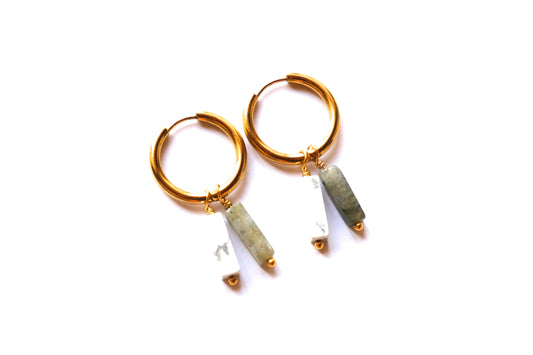 Orecchini a cerchio con doppia pietra di labradorite e howlite