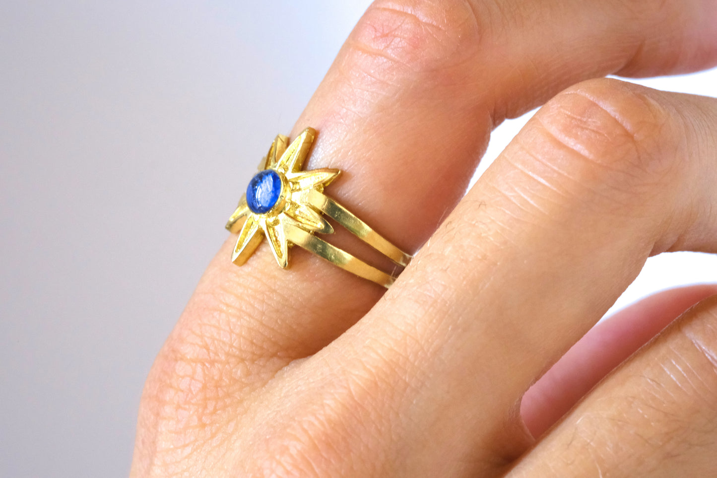 Anello OLIMPIA con petali di fiordaliso blu