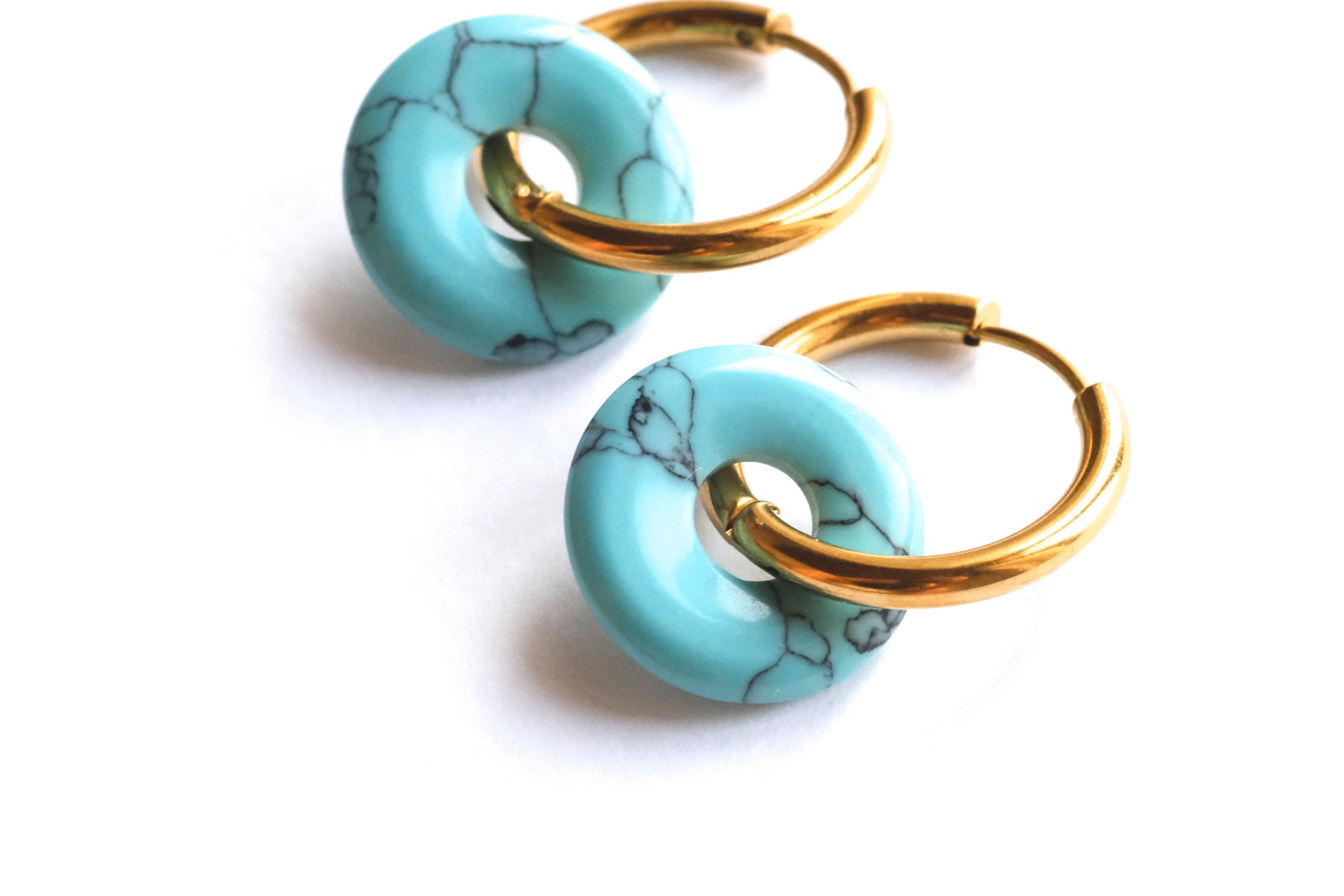 Orecchini Pendenti In Acciaio Inox Oro Con Sole E Pietra Turchese - Made By Nami - Gioielli Boho Donna Impermeabili