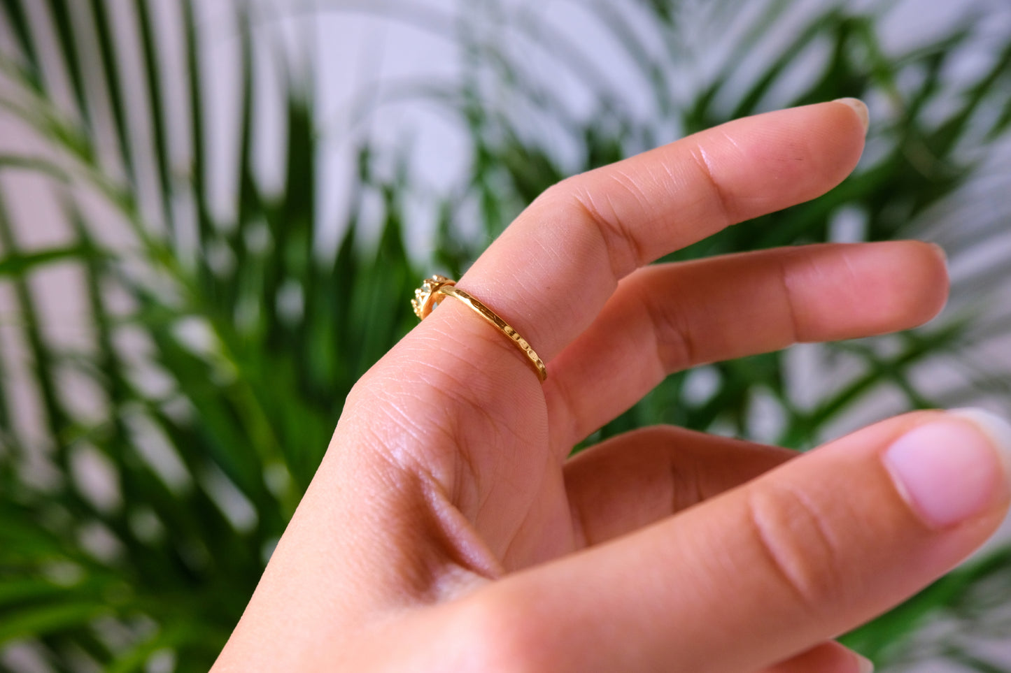 Anello con castone con pietra di avventurina