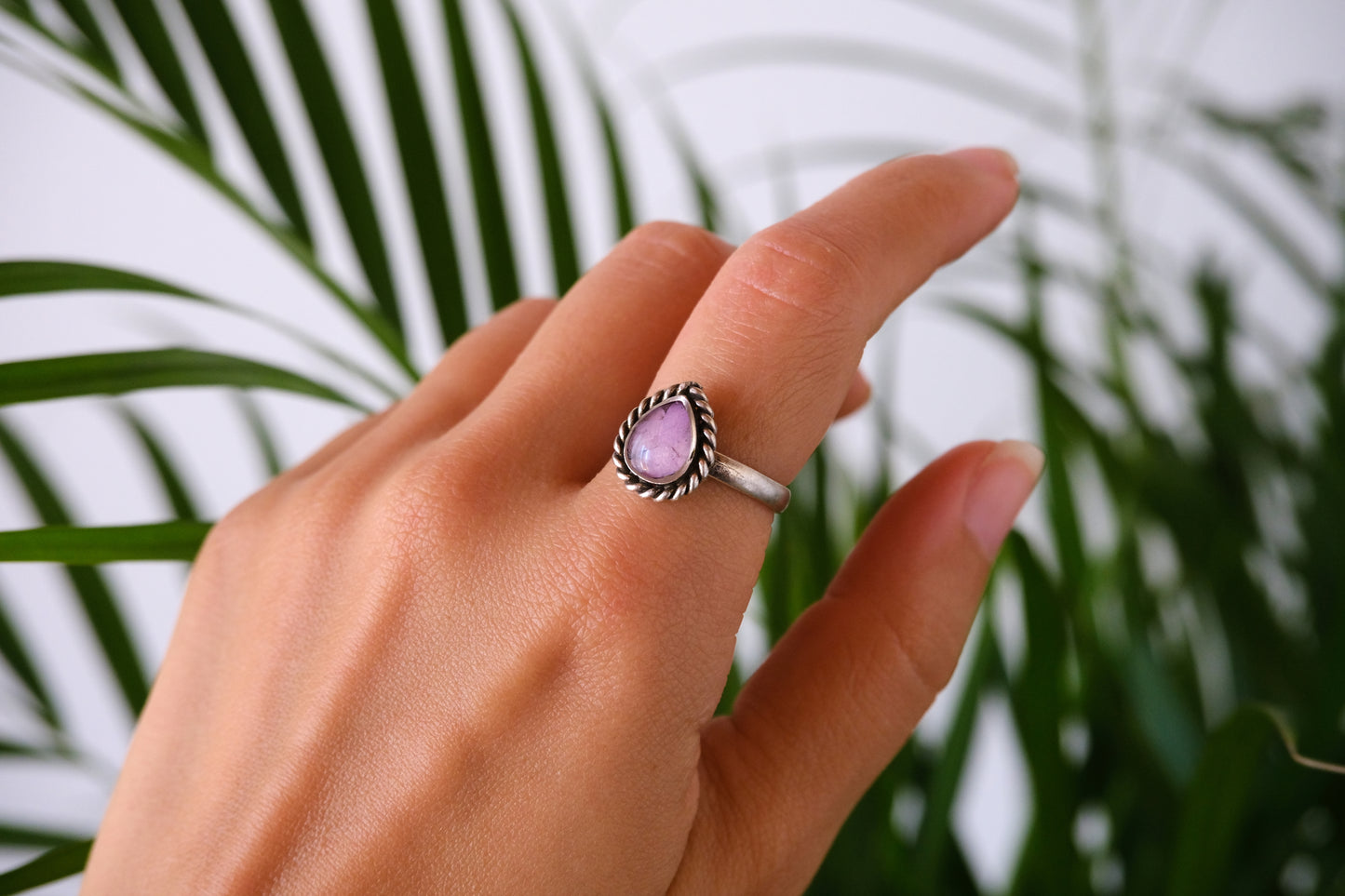 Anello AMELIA con petali di ortensia lilla