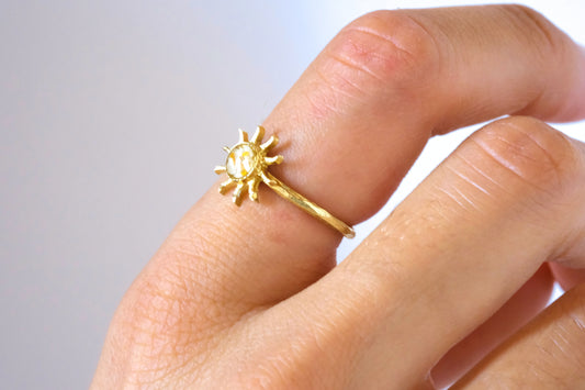 Anello VITTORIA con petali di margherita