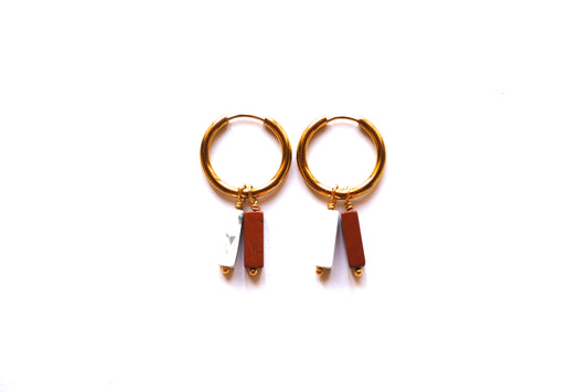 Orecchini a cerchio con doppia pietra di diaspro rosso e howlite